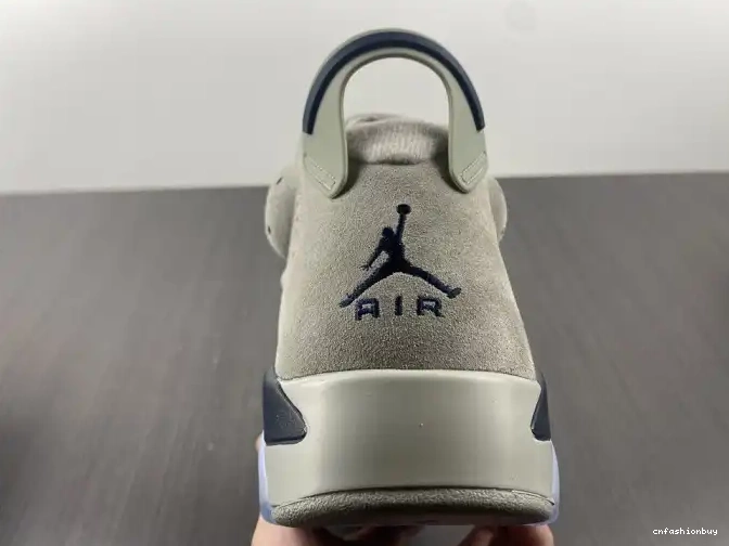 CT8529-012 6 Jordan Georgetown Air 0510